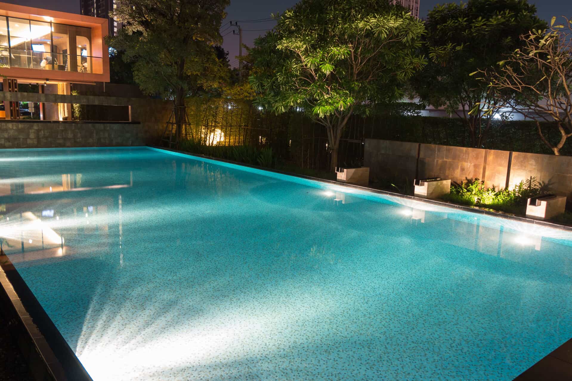 Looking for a Pool Light Installation?